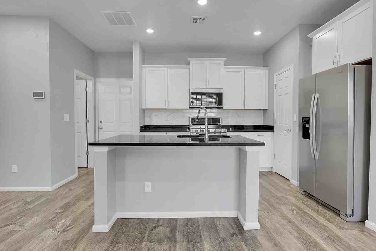 21556 E 59th Pl - Photo 7 of 35