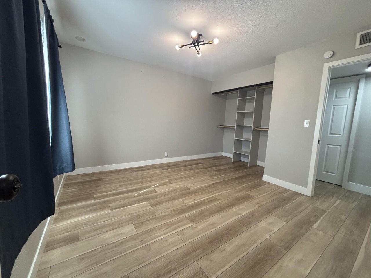 940 Laramore Dr - Photo 4 of 16