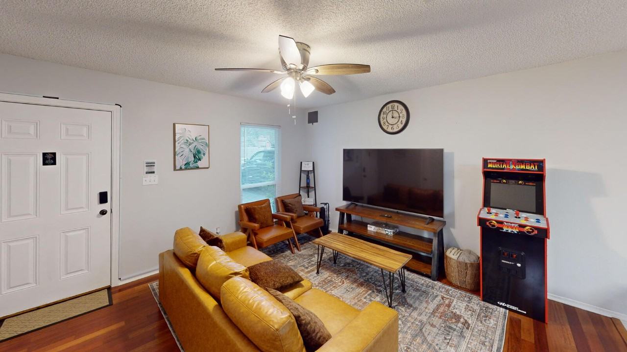 3900 Baywoods Drive - Photo 2 of 13