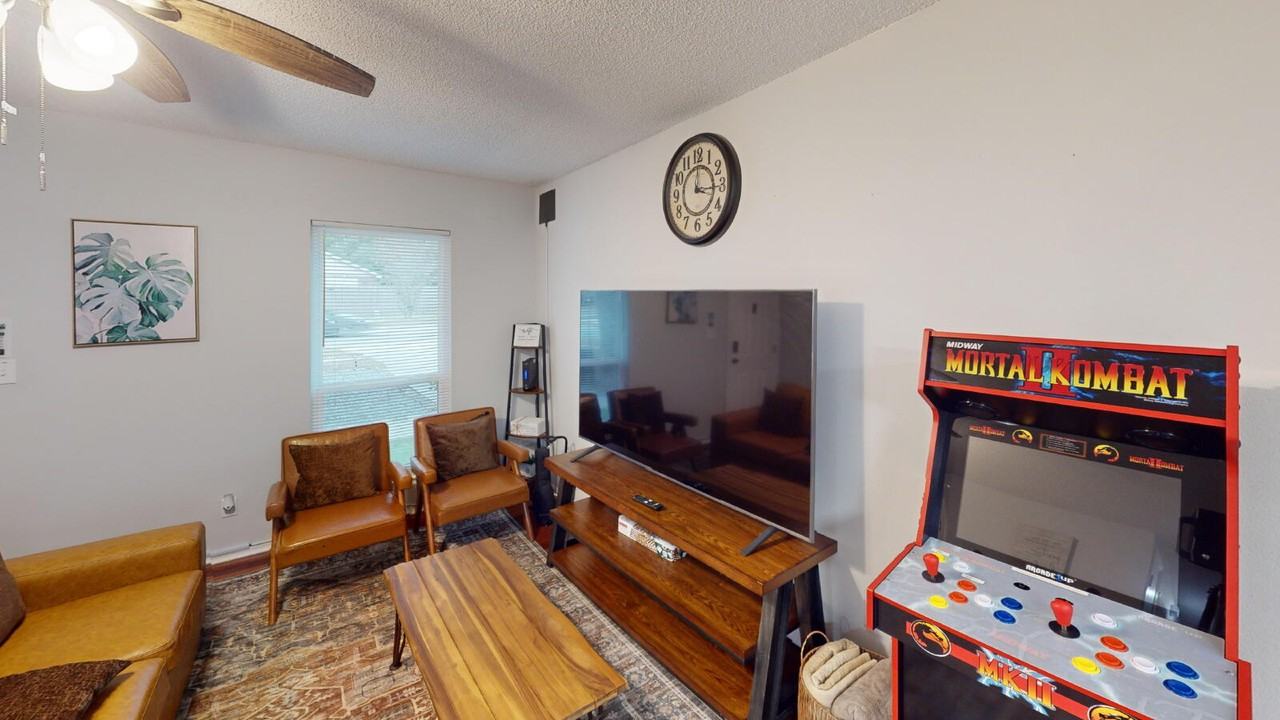 3900 Baywoods Drive - Photo 3 of 13