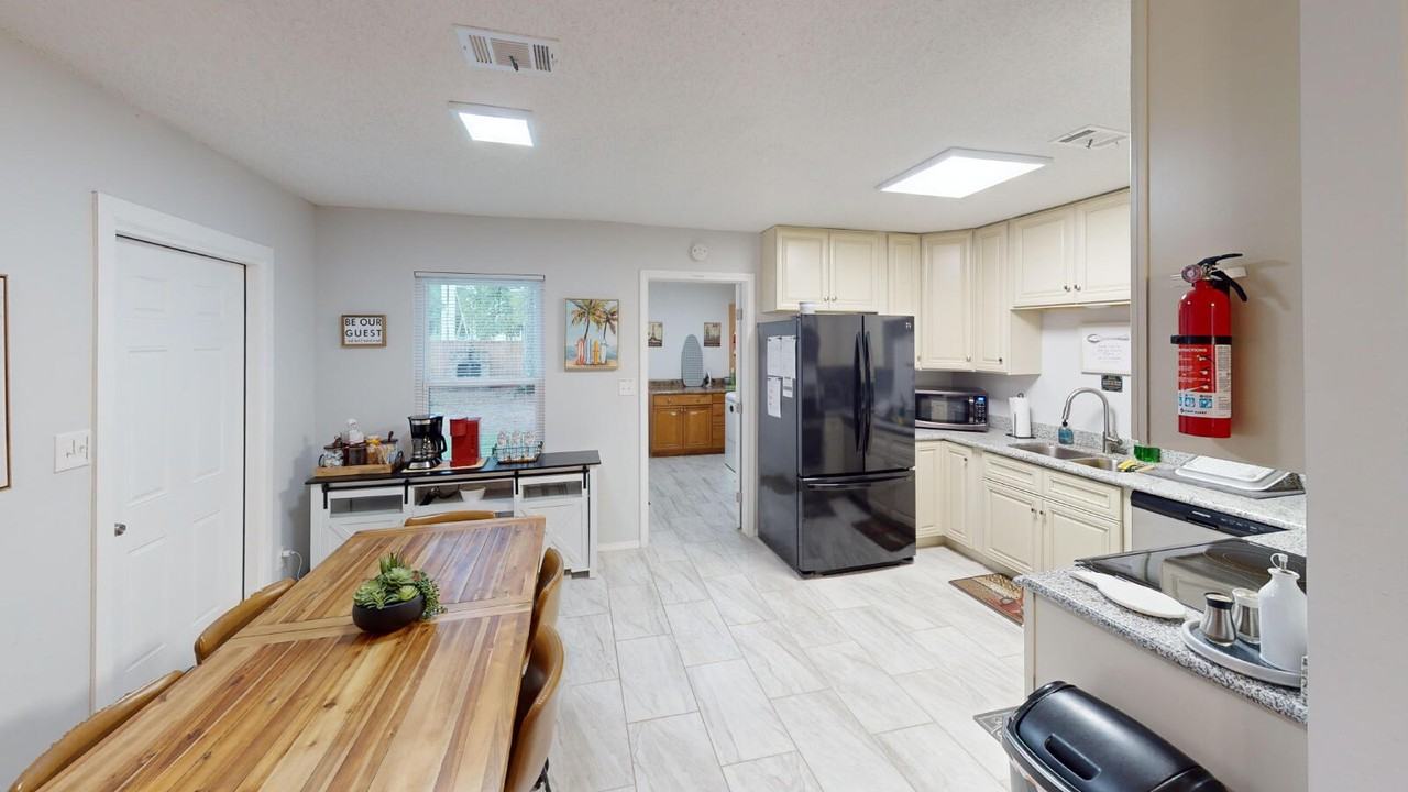 3900 Baywoods Drive - Photo 4 of 13