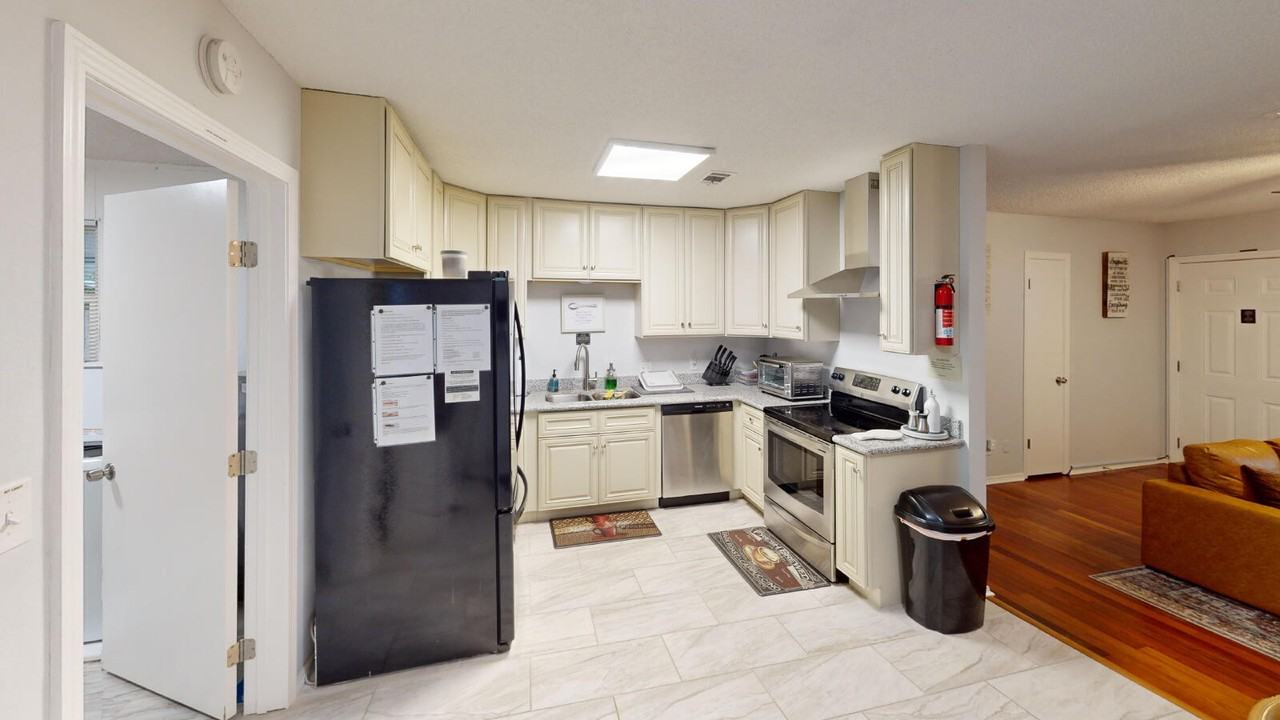 3900 Baywoods Drive - Photo 5 of 13