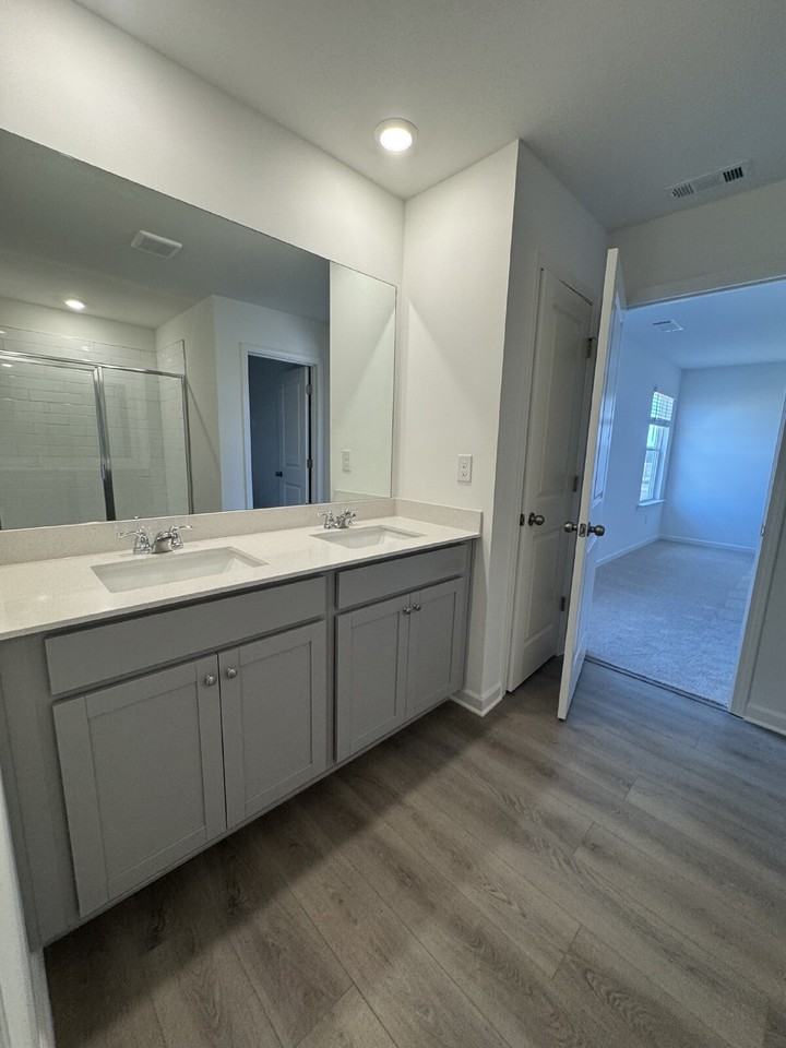 121 Rolling Meadow Way - Photo 4 of 10