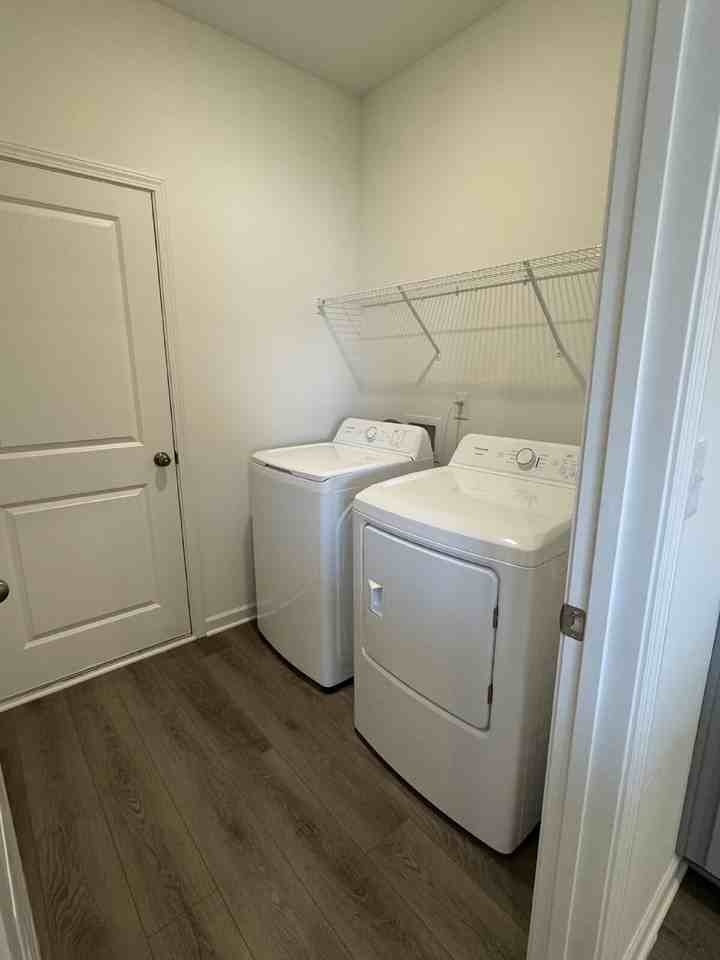 121 Rolling Meadow Way - Photo 6 of 10