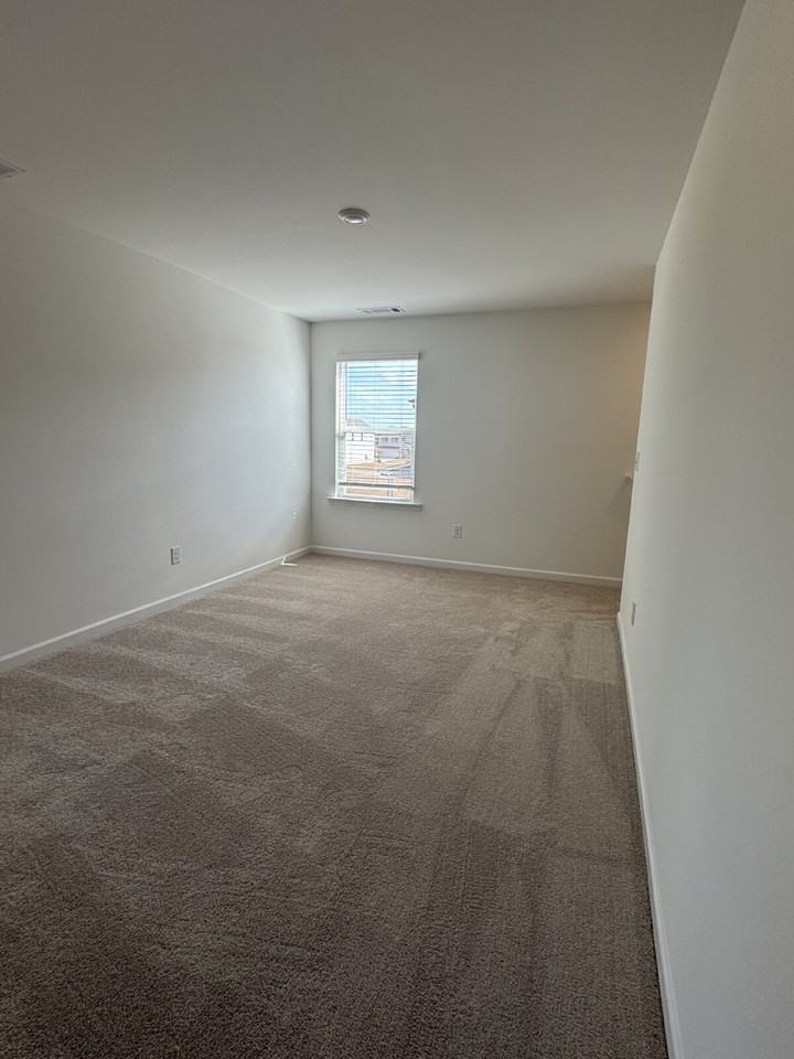 121 Rolling Meadow Way - Photo 7 of 10