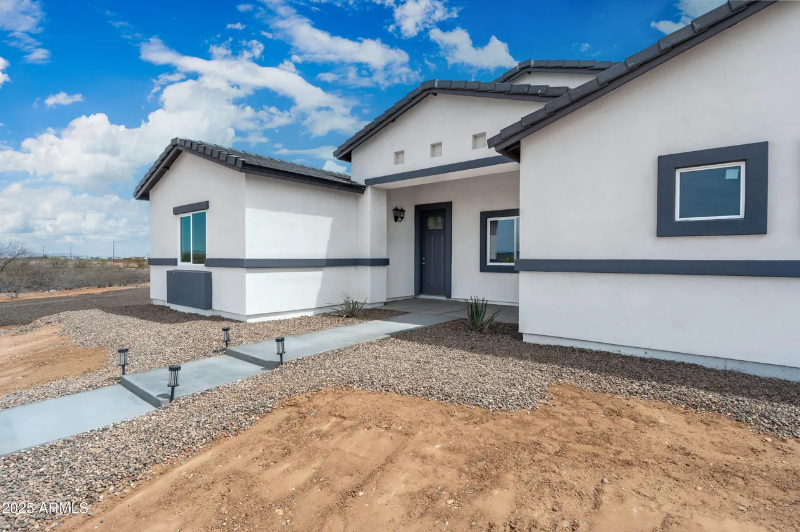 38167 W San Juan Ave - Photo 2 of 19