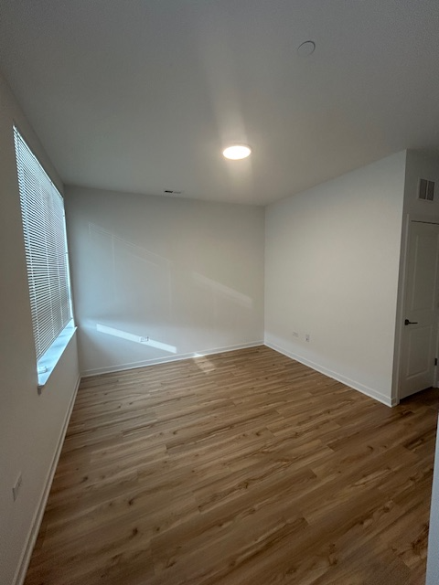 4830 157th St - Photo 3 of 16