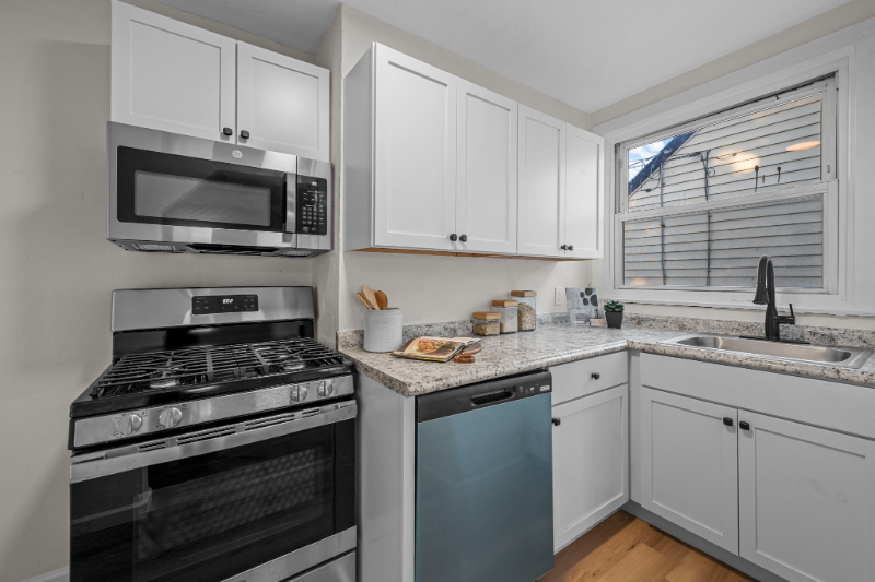 135 E Loretta Ave - Photo 3 of 18