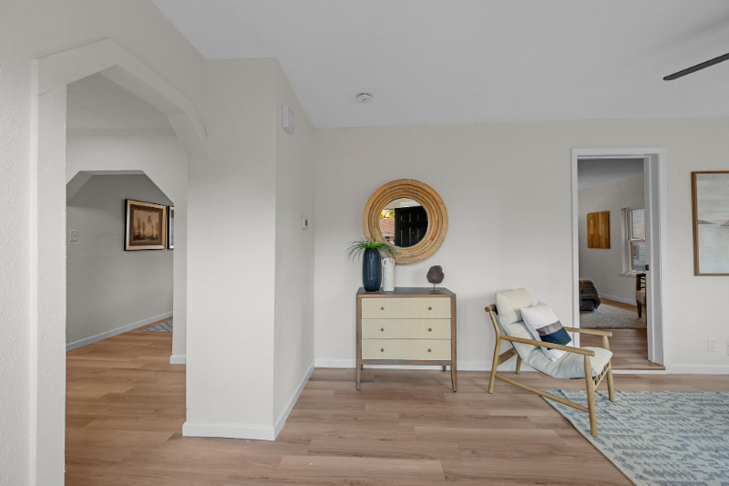 135 E Loretta Ave - Photo 6 of 18