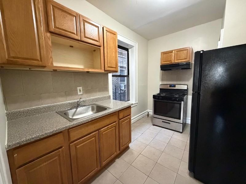 210 Roseville Avenue - Photo 4 of 6