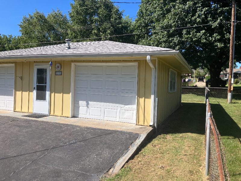 811 Nw B St #811 - Photo 3 of 17