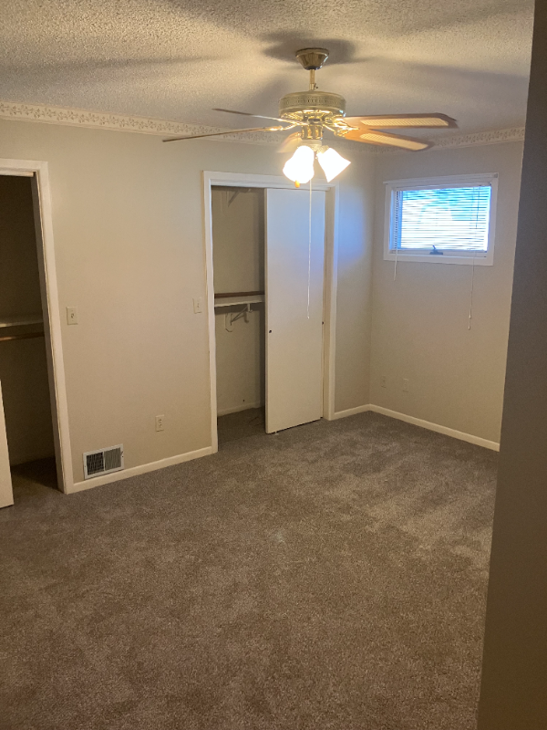 811 Nw B St #811 - Photo 4 of 17