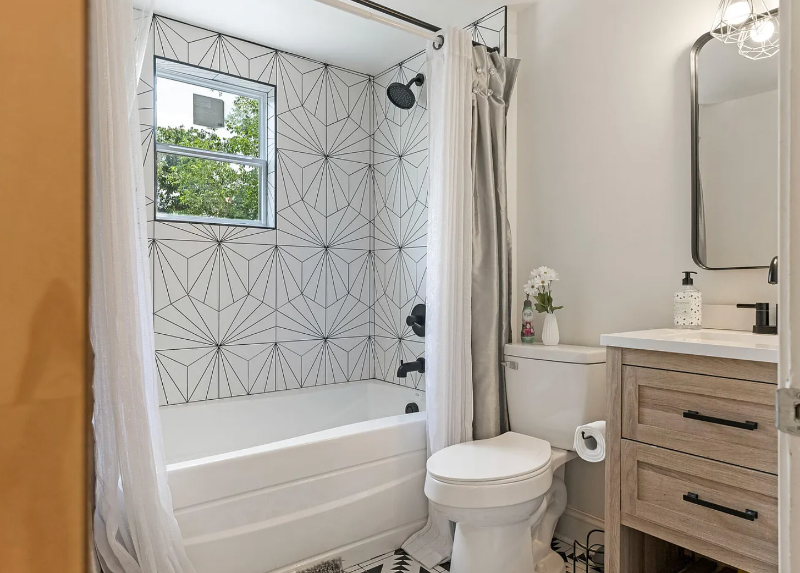 1102 Lane St - Photo 4 of 17