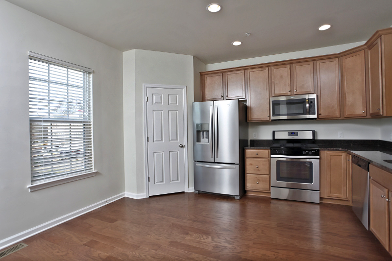 1720 Beacon Ln - Photo 7 of 20