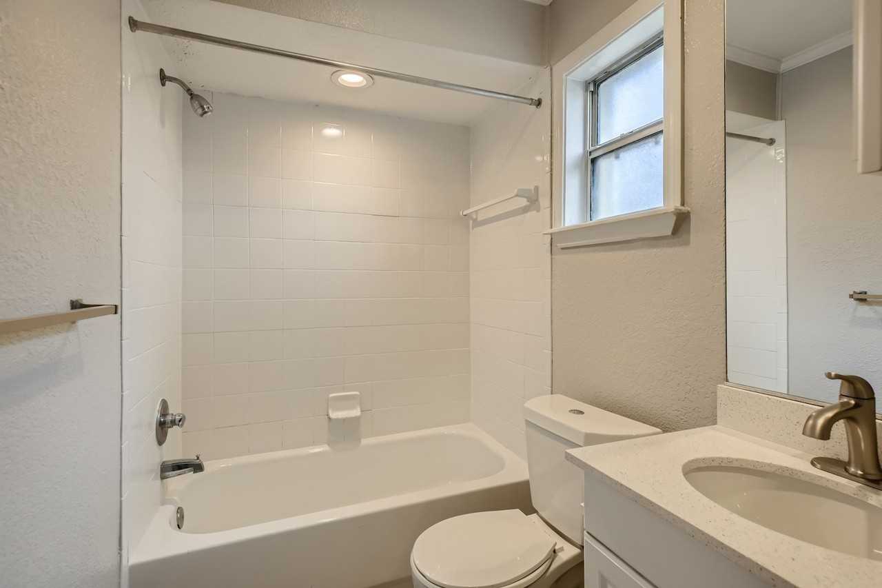 2004 Dunsford Terrace - 1 MONTH FREE, Unit 5 - Photo 3 of 11