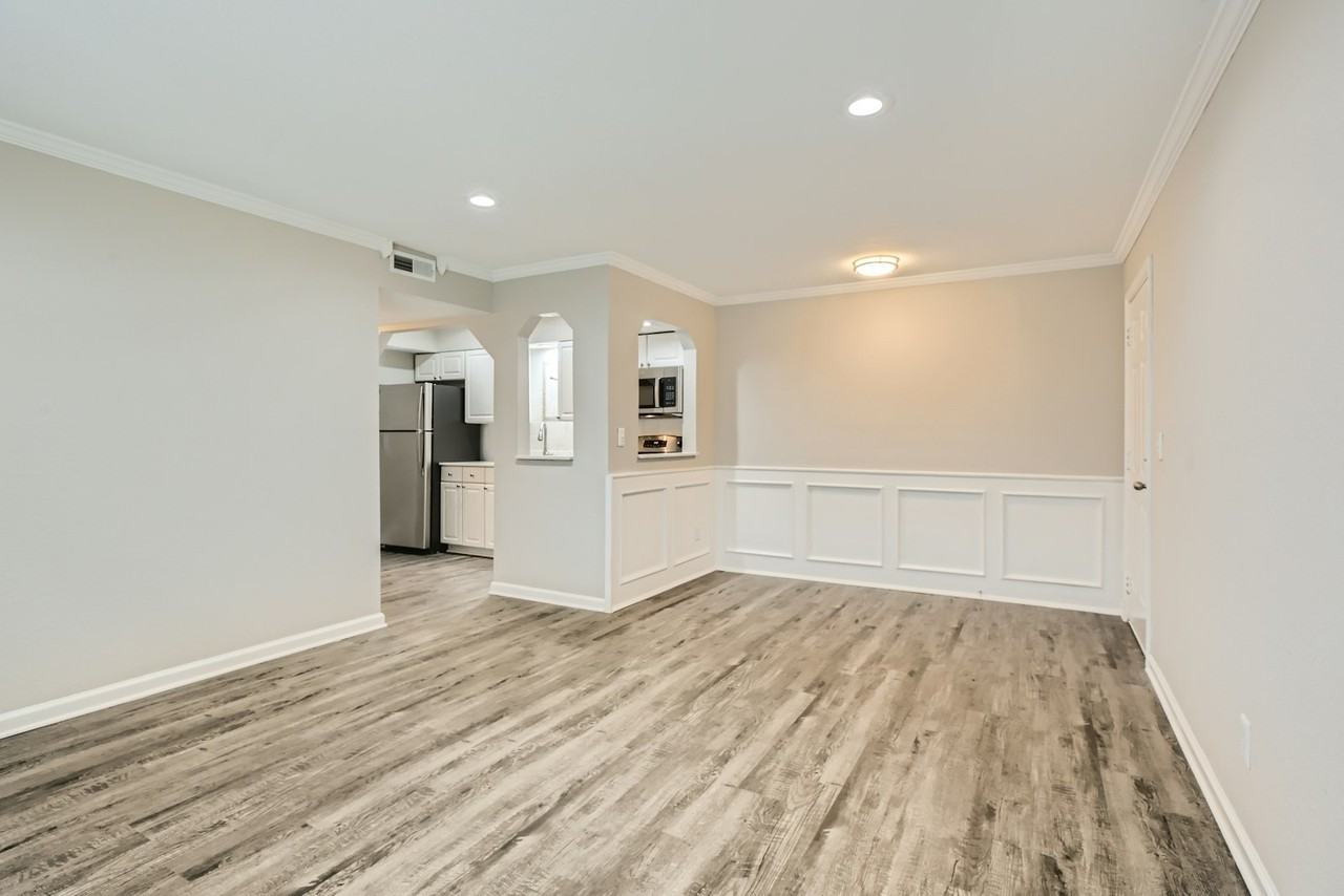 2004 Dunsford Terrace - 1 MONTH FREE, Unit 5 - Photo 4 of 11