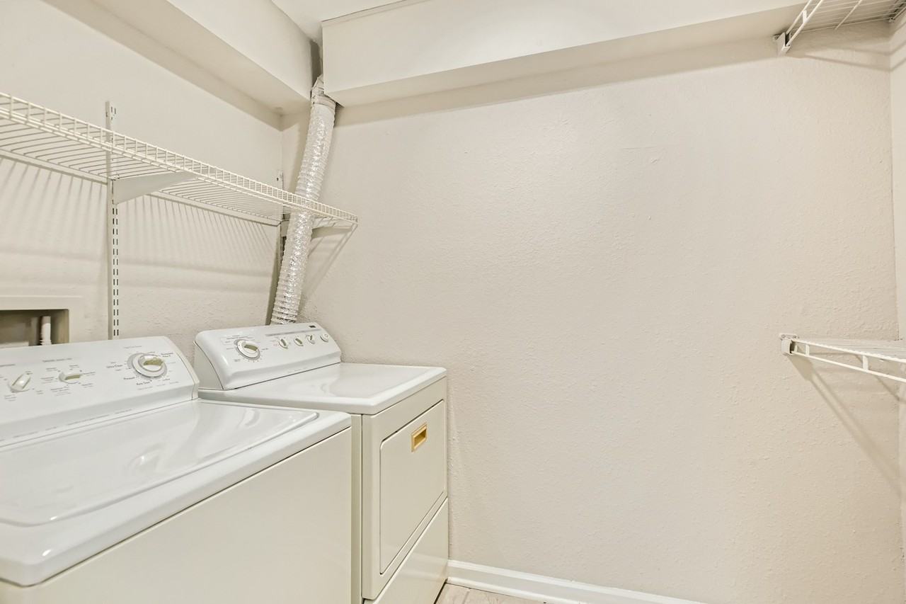 2004 Dunsford Terrace - 1 MONTH FREE, Unit 5 - Photo 5 of 11