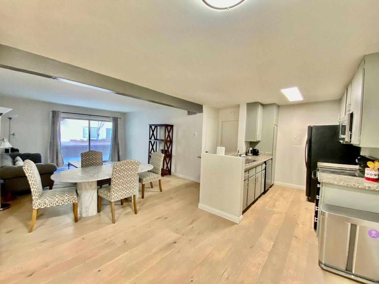 5460 White Oak Avenue, Unit Bedroom en-suite - Photo 3 of 14