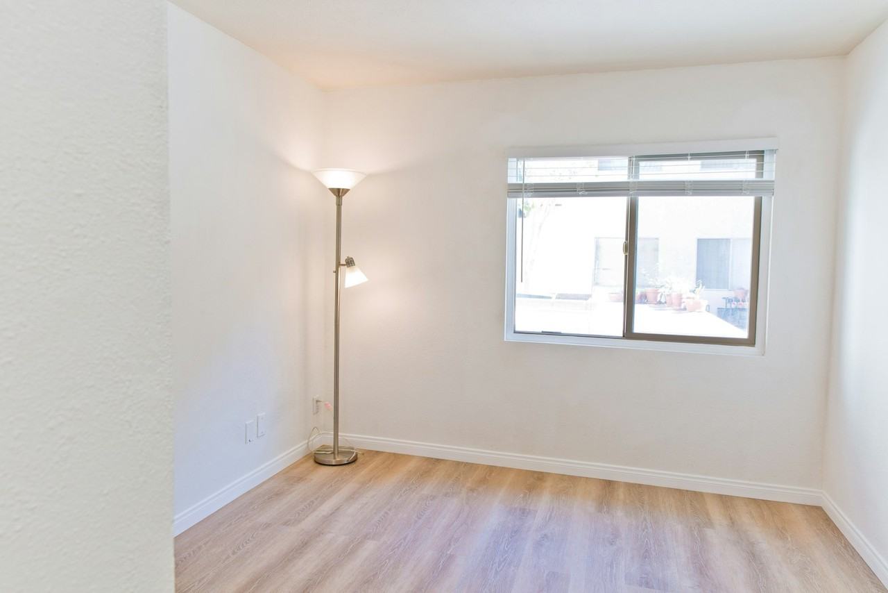 5460 White Oak Avenue, Unit Bedroom en-suite - Photo 5 of 14