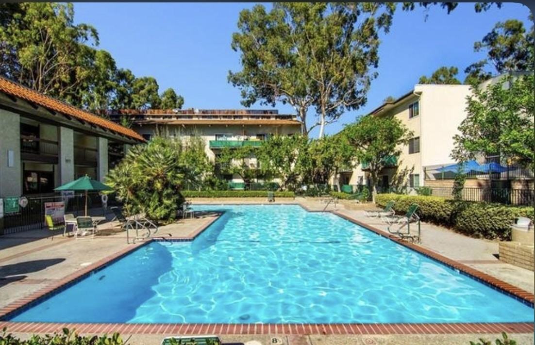 5460 White Oak Avenue, Unit Bedroom en-suite - Photo 7 of 14