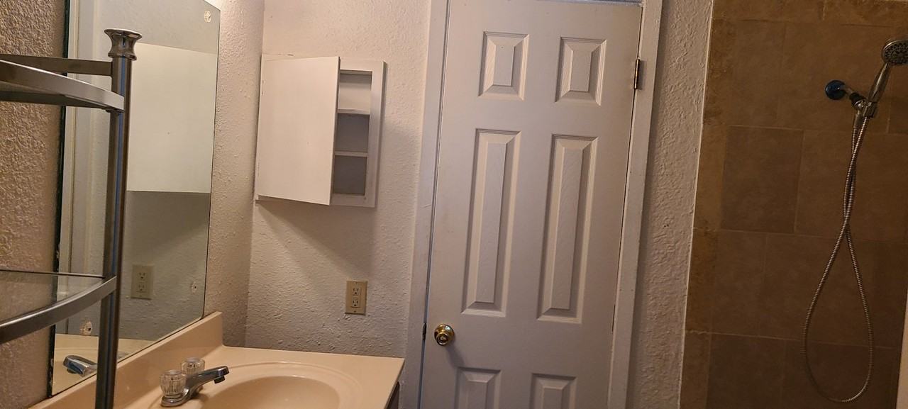 1106 Verde Dr, Unit 1 - Photo 2 of 8