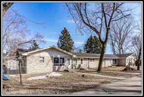 featured image of 613 East Washington Street #613