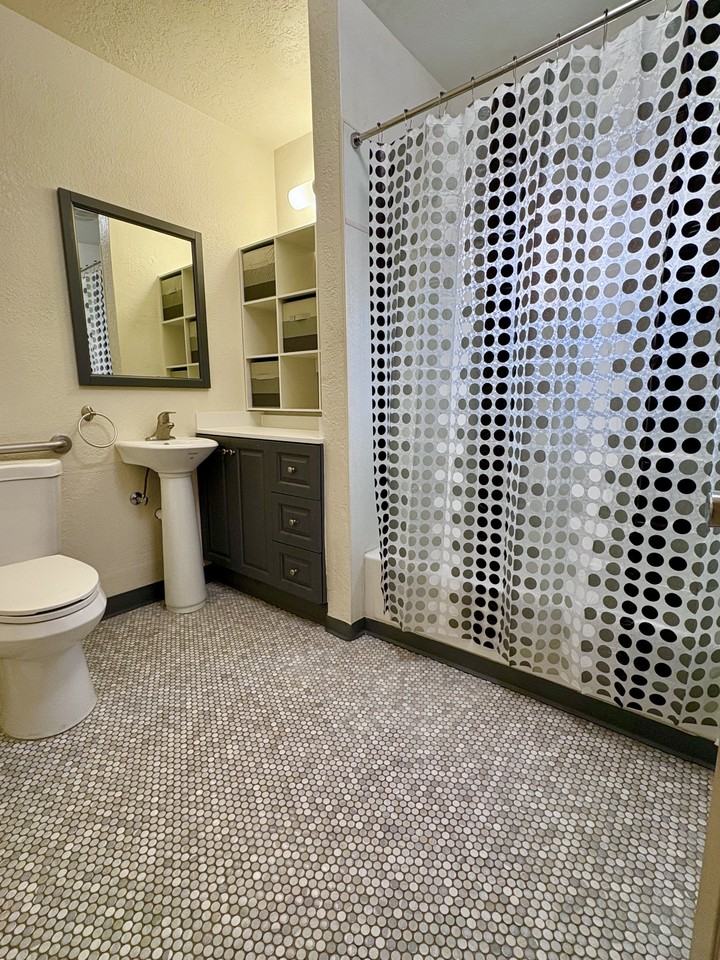 502 Los Arboles Ave Nw #A - Photo 7 of 15