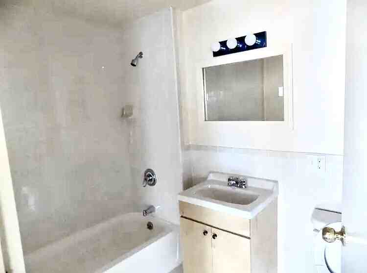 12 Brooklyn Ave #501 - Photo 5 of 8