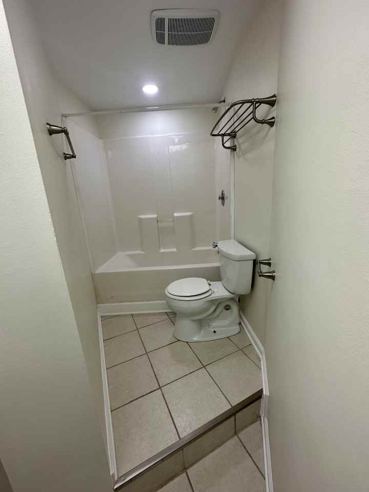 546 Matthew Dr #NA - Photo 4 of 11