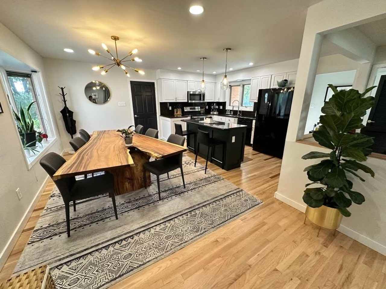 1689 S Kearney St - Photo 2 of 33