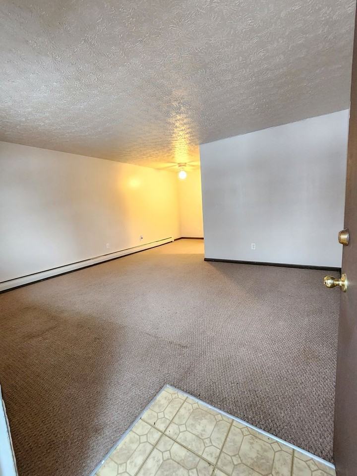 680 Hancock Avenue - Photo 3 of 24