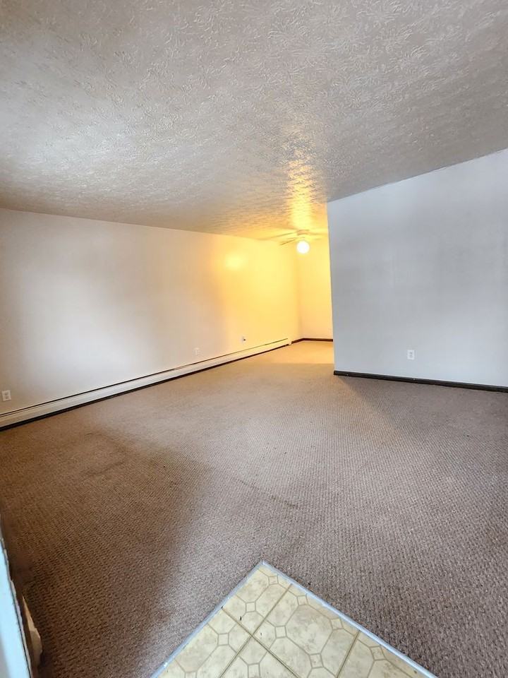 680 Hancock Avenue - Photo 4 of 24