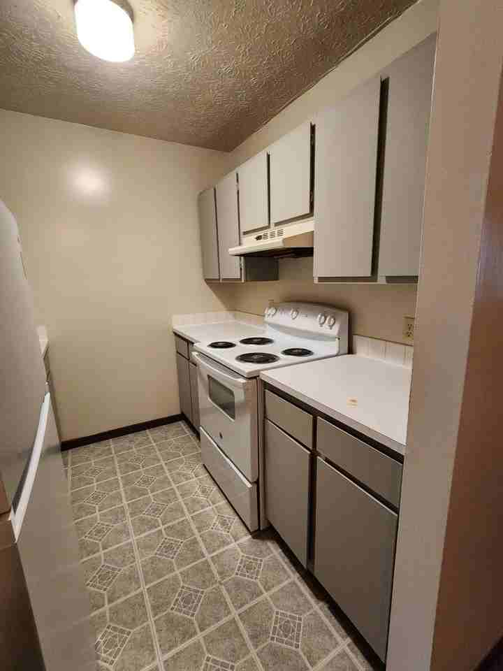 680 Hancock Avenue - Photo 7 of 24