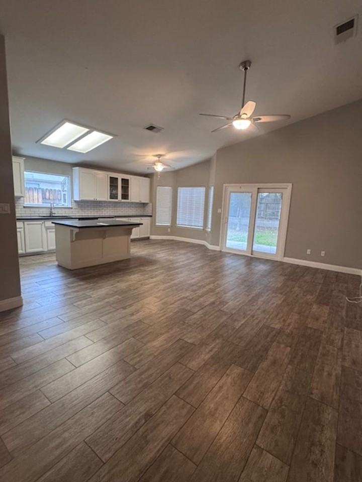 806 Augusta Hills Dr - Photo 4 of 12