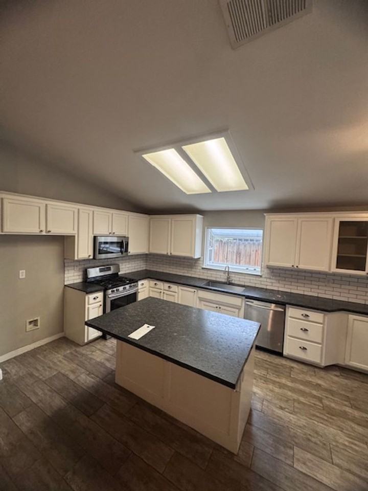 806 Augusta Hills Dr - Photo 5 of 12