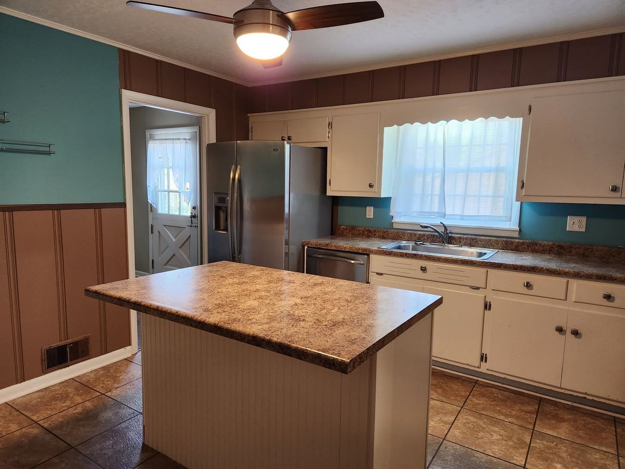 104 Linwood Dr - Photo 3 of 14
