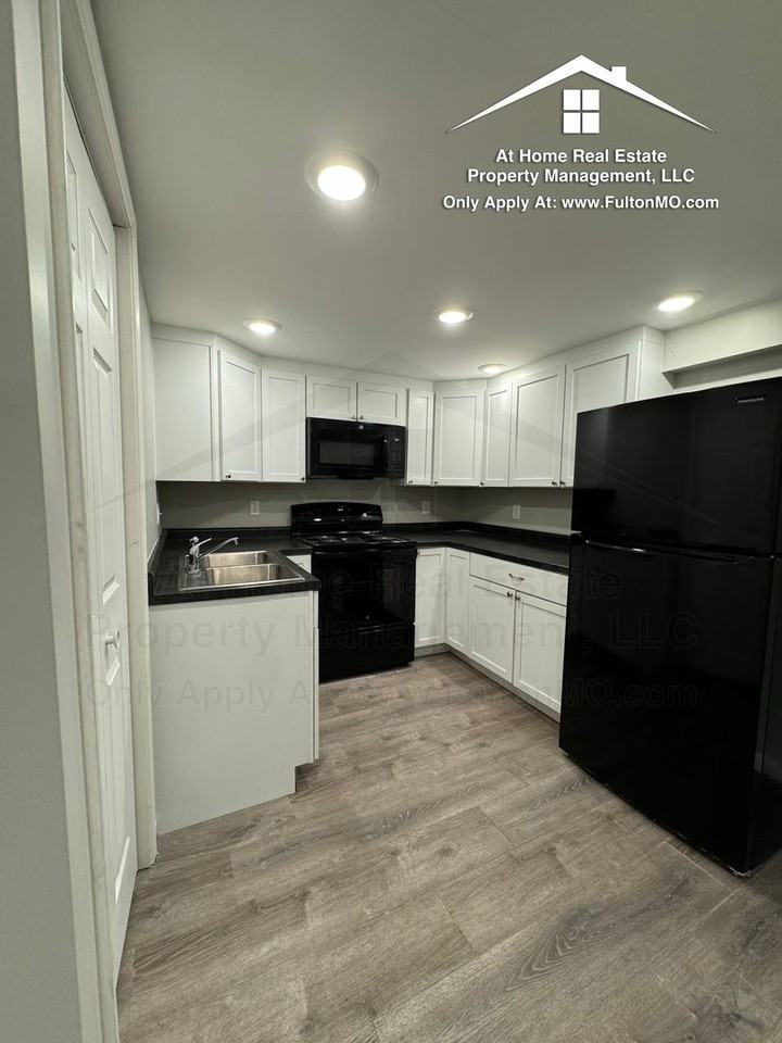 103 E 3rd St - Photo 5 of 12