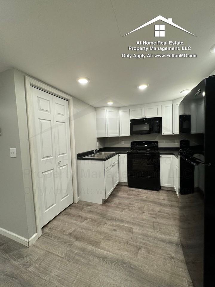 103 E 3rd St - Photo 7 of 12