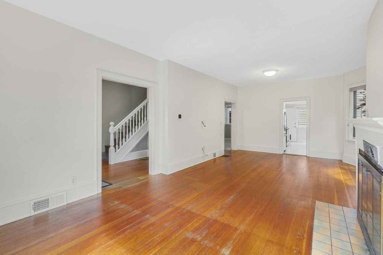 3656 Whitman Avenue North - Photo 5 of 20