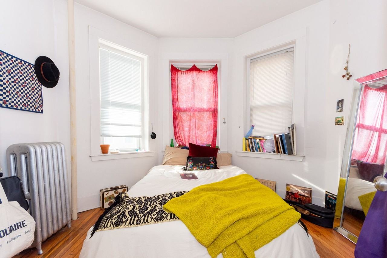 54 Brighton Ave - Photo 7 of 9