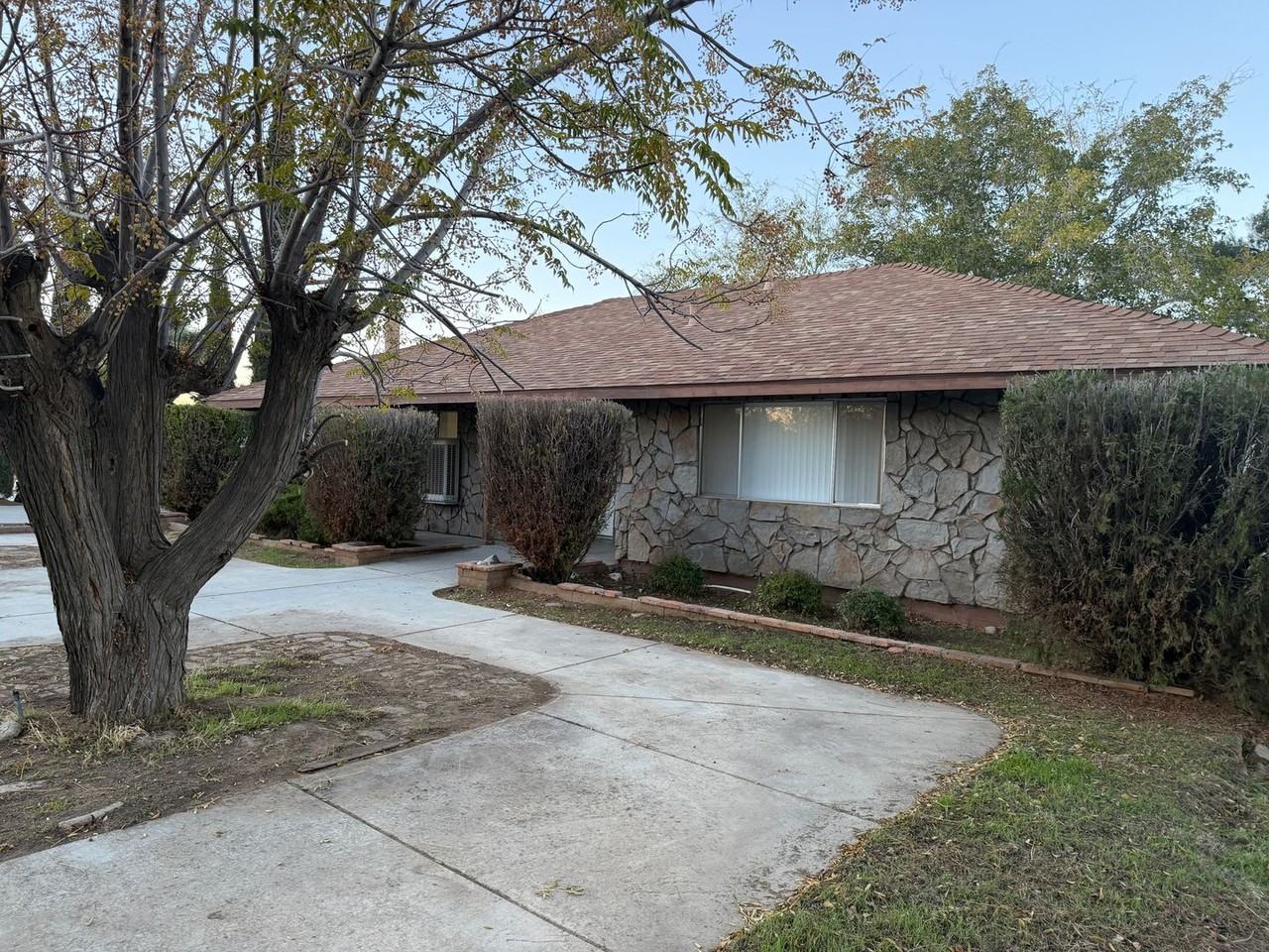 14606 Riverside Street - Photo 3 of 44