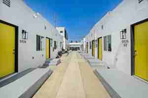 featured image of 5924 S Hoover St