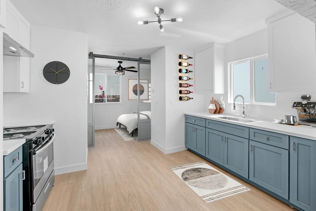 5924 S. Hoover Street - Photo 3 of 31