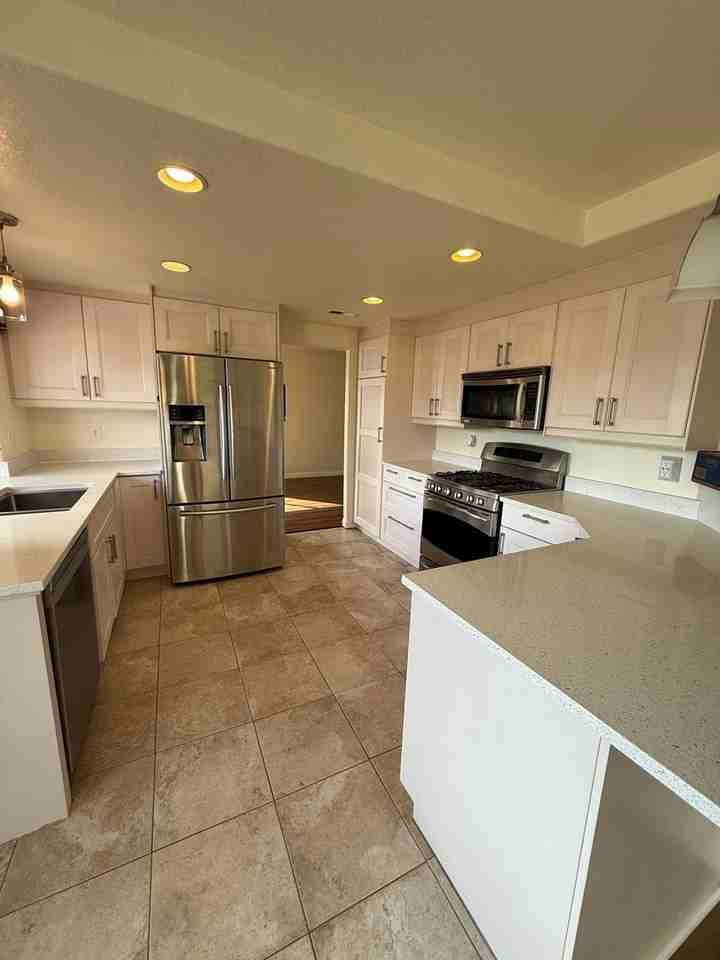 10137 Greenleaf Road - Photo 2 of 41