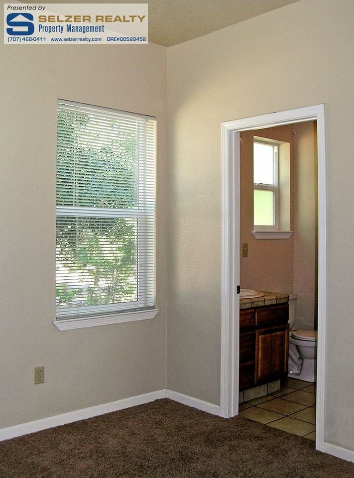 1032 W Standley St - Photo 5 of 7