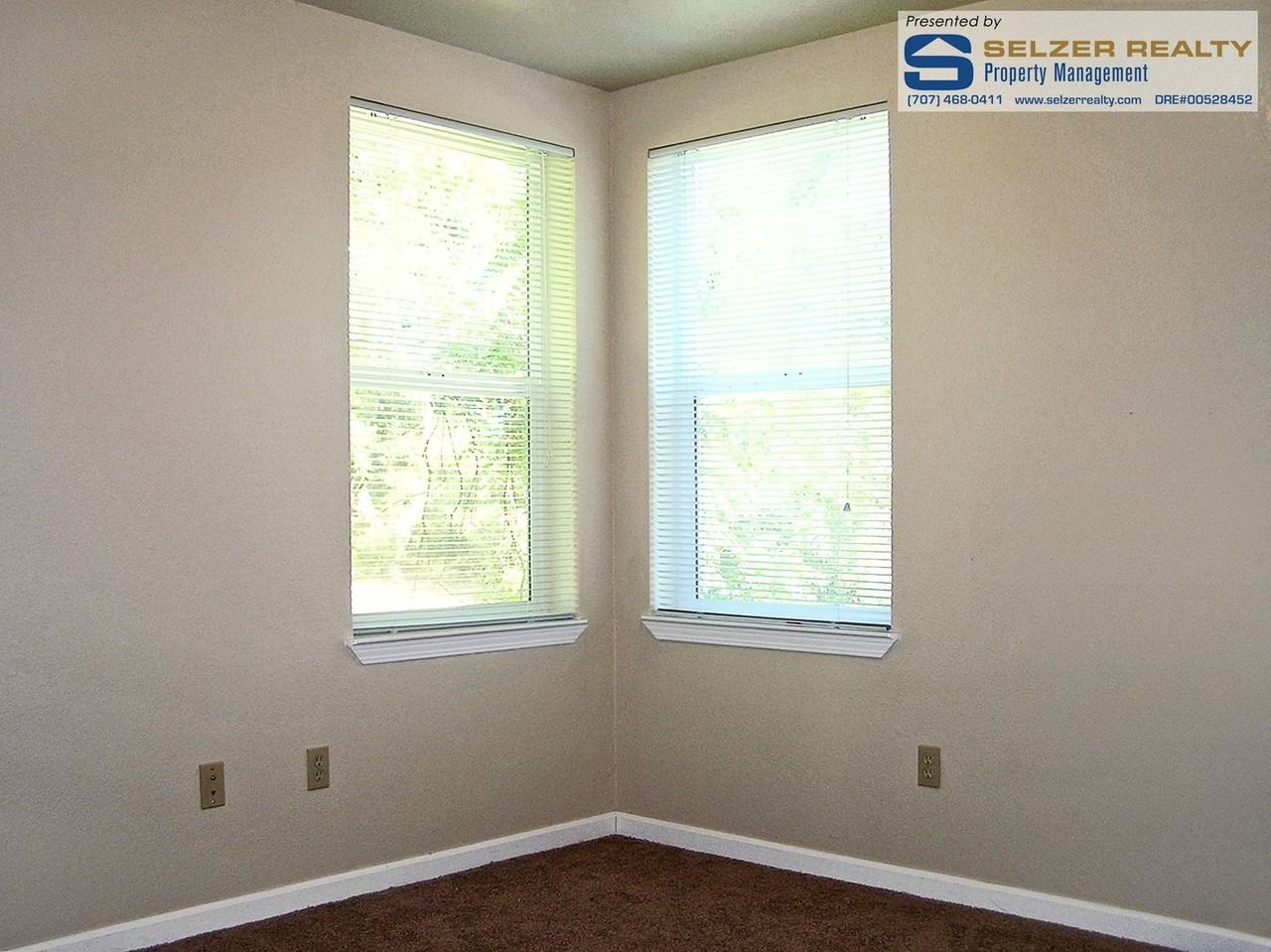 1032 W Standley St - Photo 7 of 7