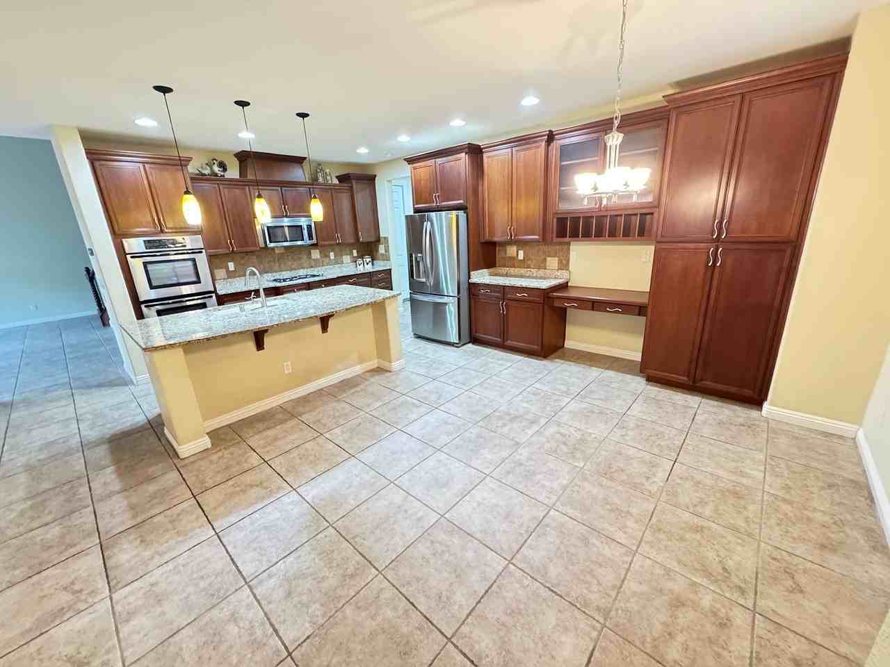 7516 Cliff Peaks Street - Photo 7 of 45