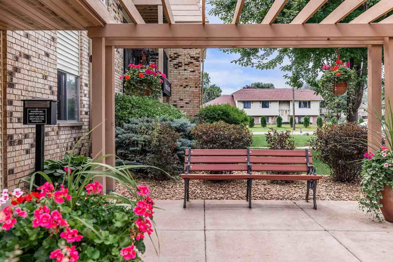 Northwood Villa - Photo 3 of 28