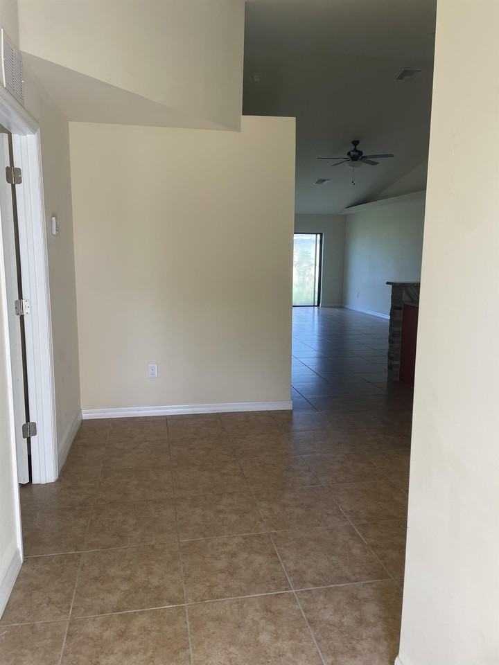 3818 Southwest 16th Place - Photo 2 of 10