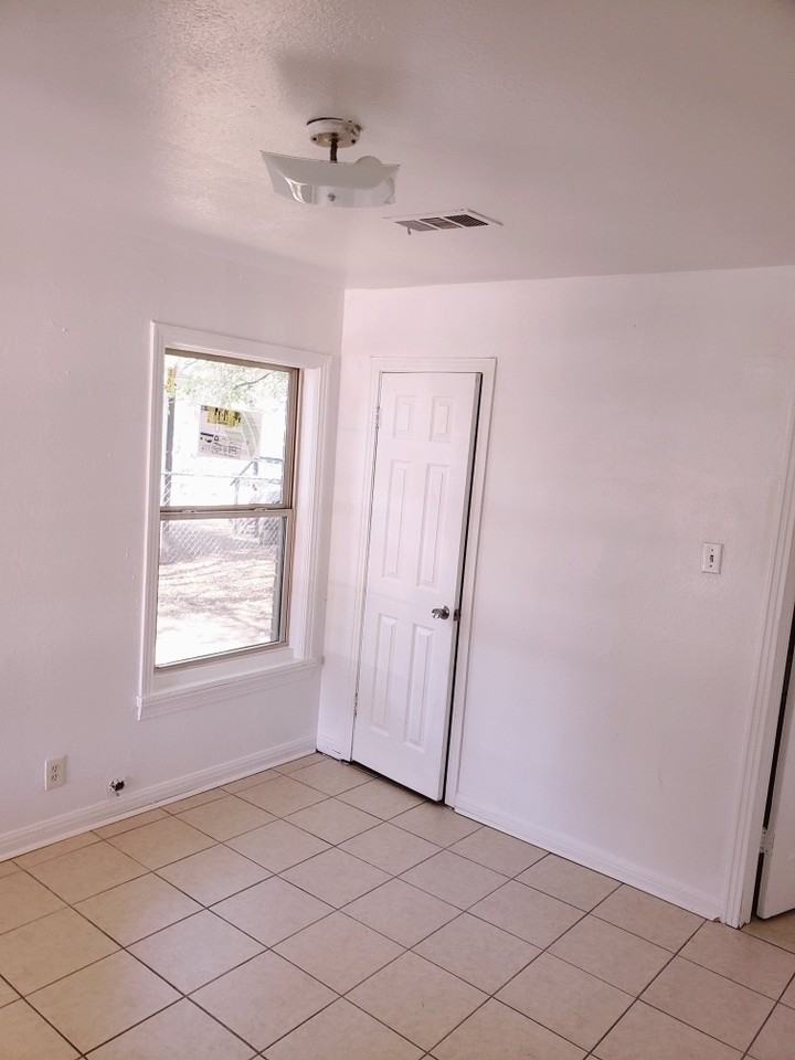 1709 Duncan Avenue - Photo 3 of 14